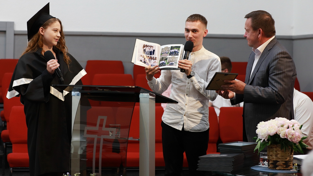 Випуск підлітків