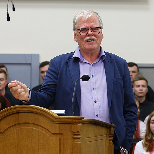 Представник з Європи