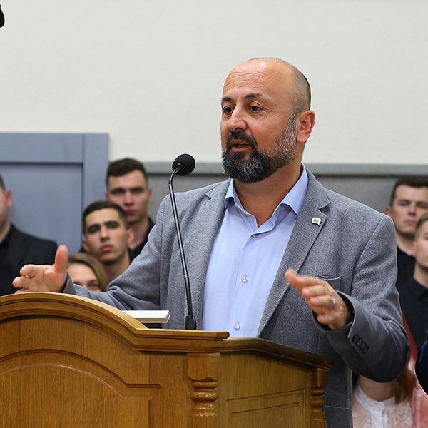 Представник з Європи