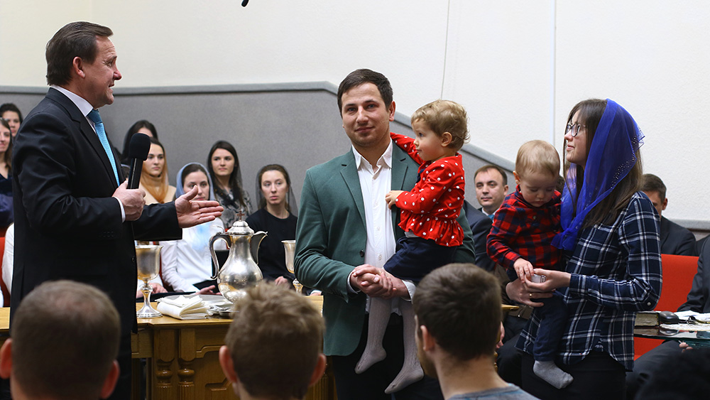 Ігор та Світлана переходять до іншої церкви