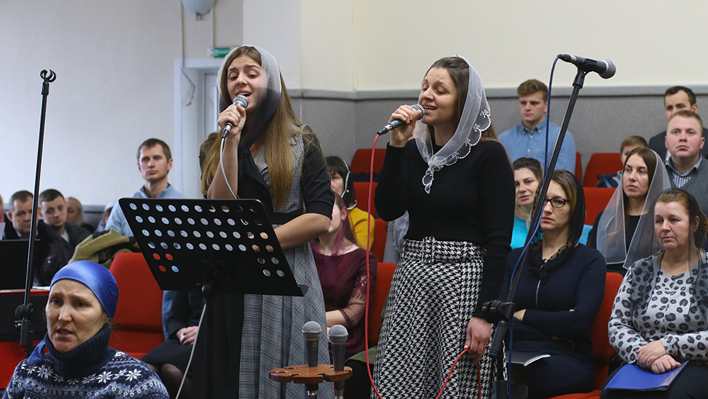 Олена та Анастасія