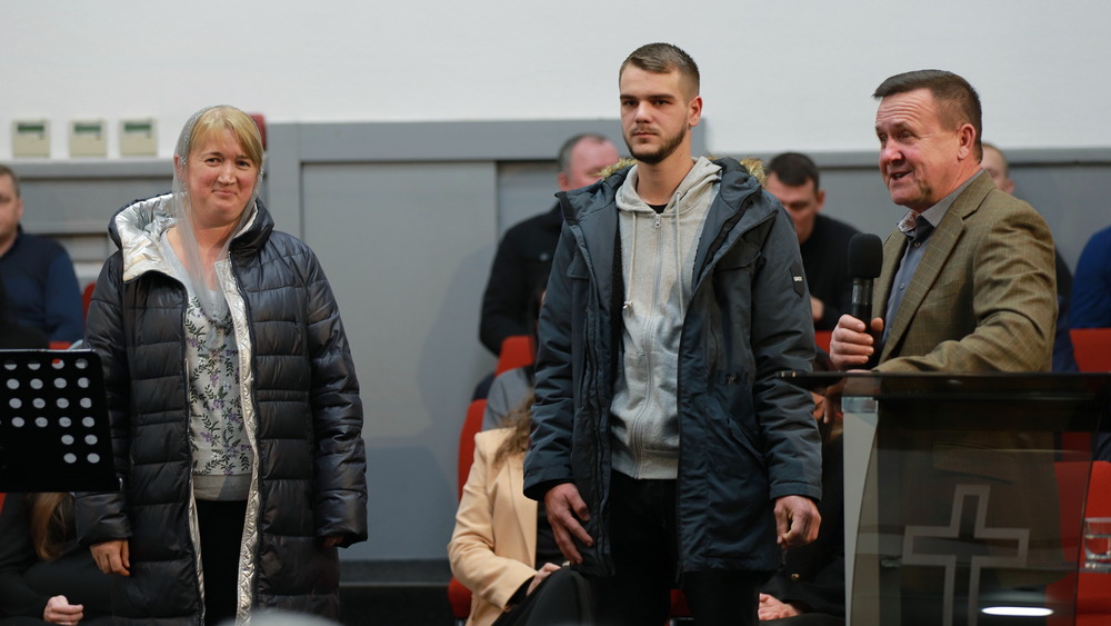 Нові члени церкви Євген та Наталія