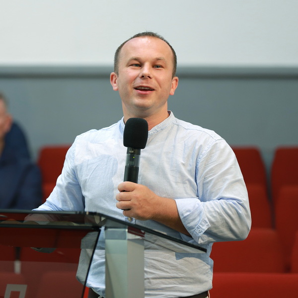 Андрій Дежнюк