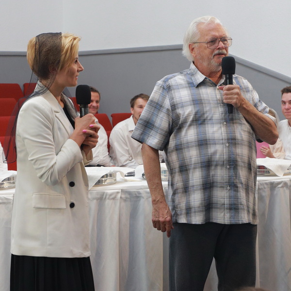 Гість з США