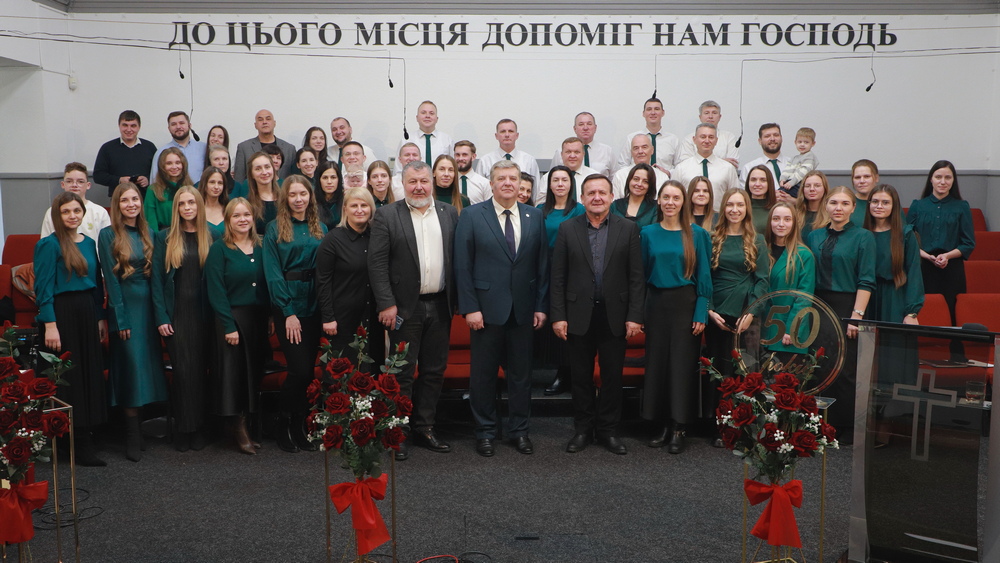 Старший хор зі служителями