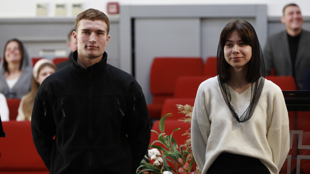 Заручена пара Кирило та Ліза