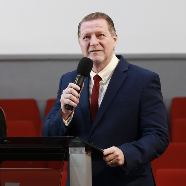 Ларі з Асамблеї Божої