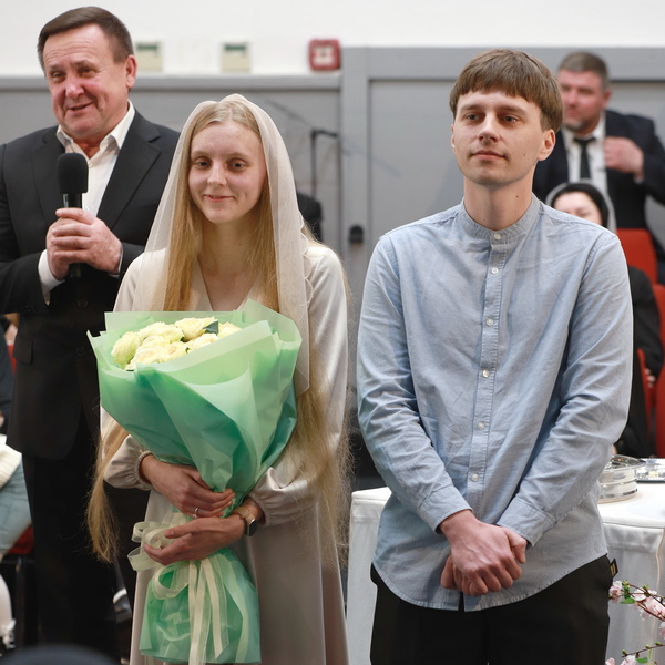 Заручена пара Микола та Оля