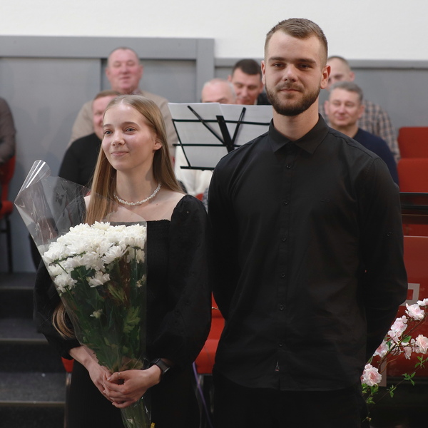 Заручена пара Євген та Аня